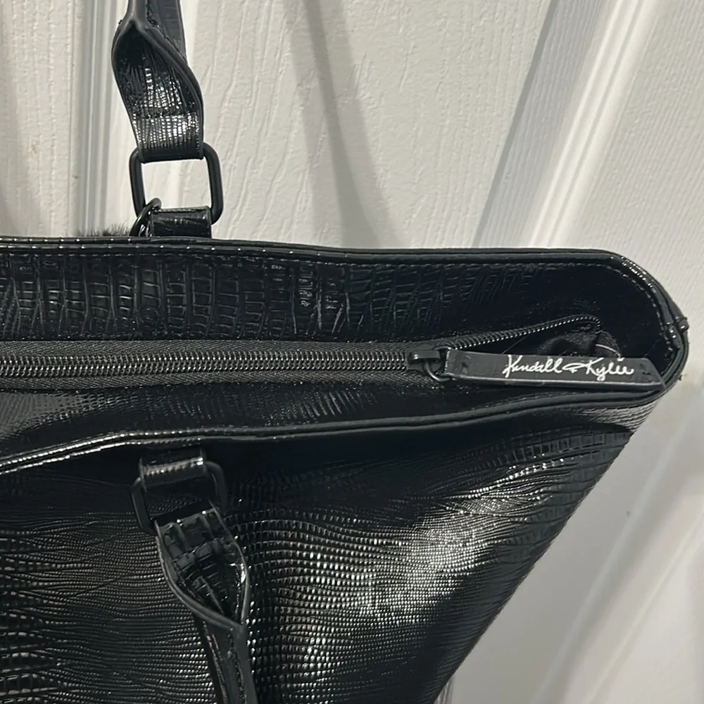 Kendall & Kylie Glossy Black Tote - Picture 5 of 6